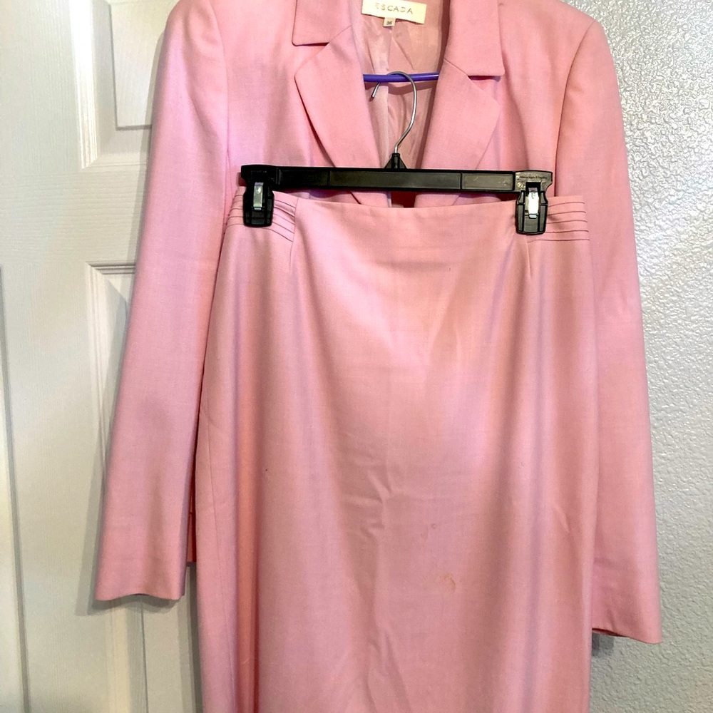Size 36 women s pink dress suit by escada
